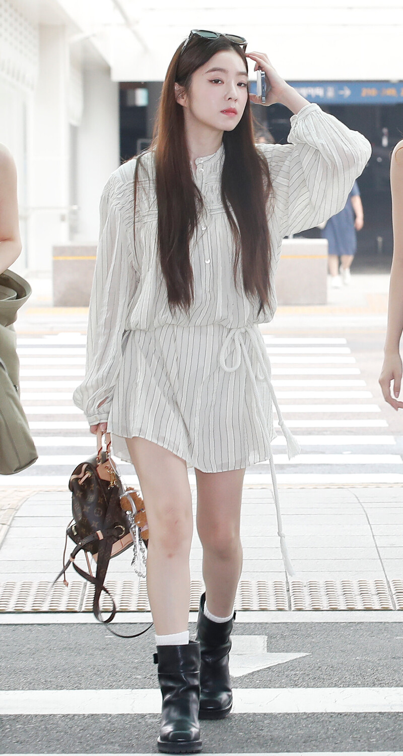 240712 Red Velvet Irene at Incheon International Airport documents 2