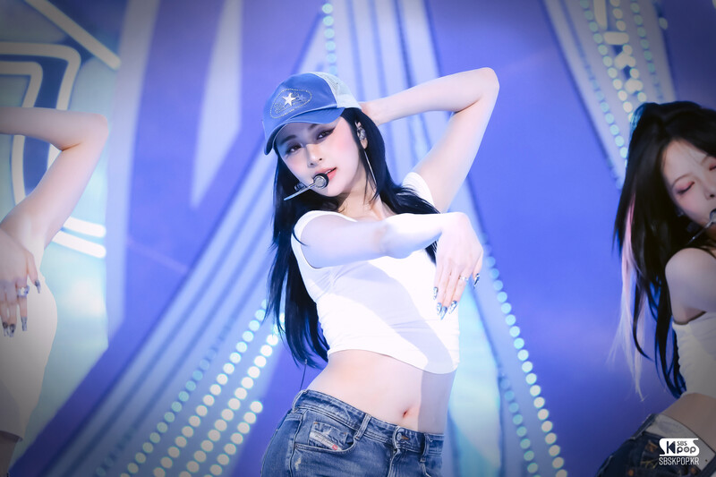 240901 LE SSERAFIM Yunjin - 'Crazy' + '1-800-hot-n-fun' at Inkigayo documents 2