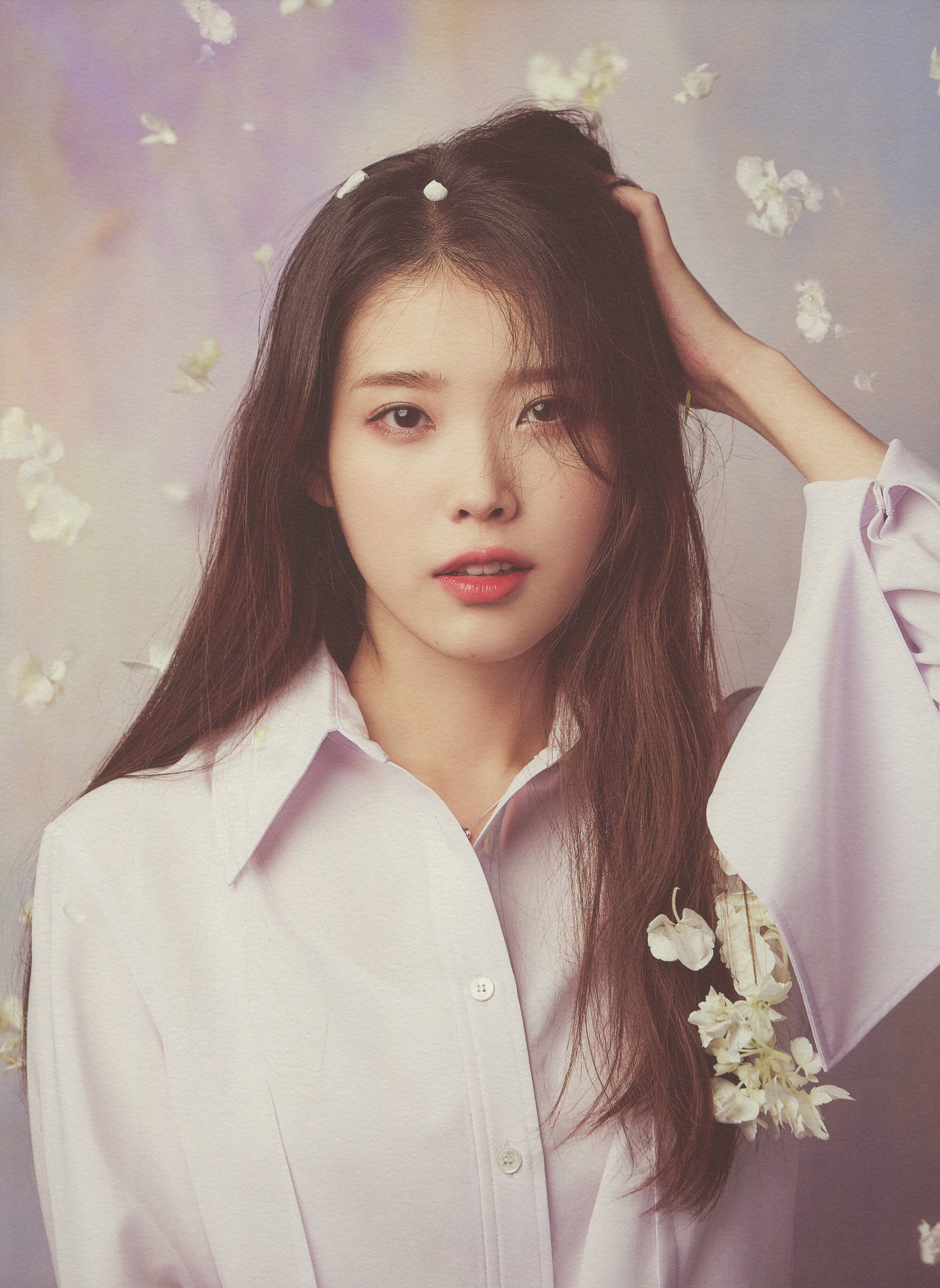 IU - 'LILAC' Photobook [SCANS] | Kpopping