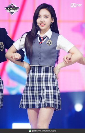 180426 TWICE Nayeon - 'What is Love?' at M COUNTDOWN