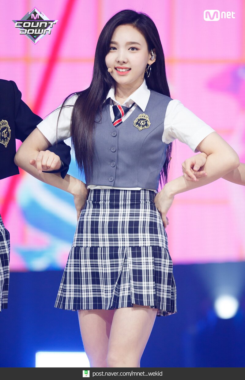 180426 TWICE Nayeon - 'What is Love?' at M COUNTDOWN documents 1