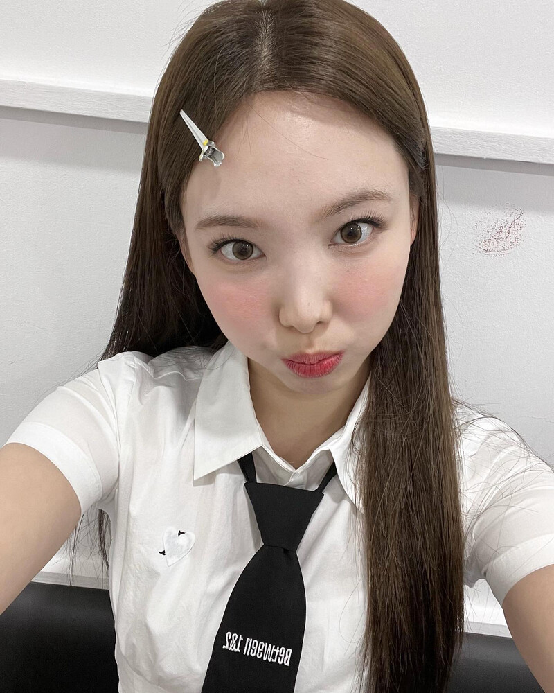 220902 TWICE Nayeon Instagram Update documents 5