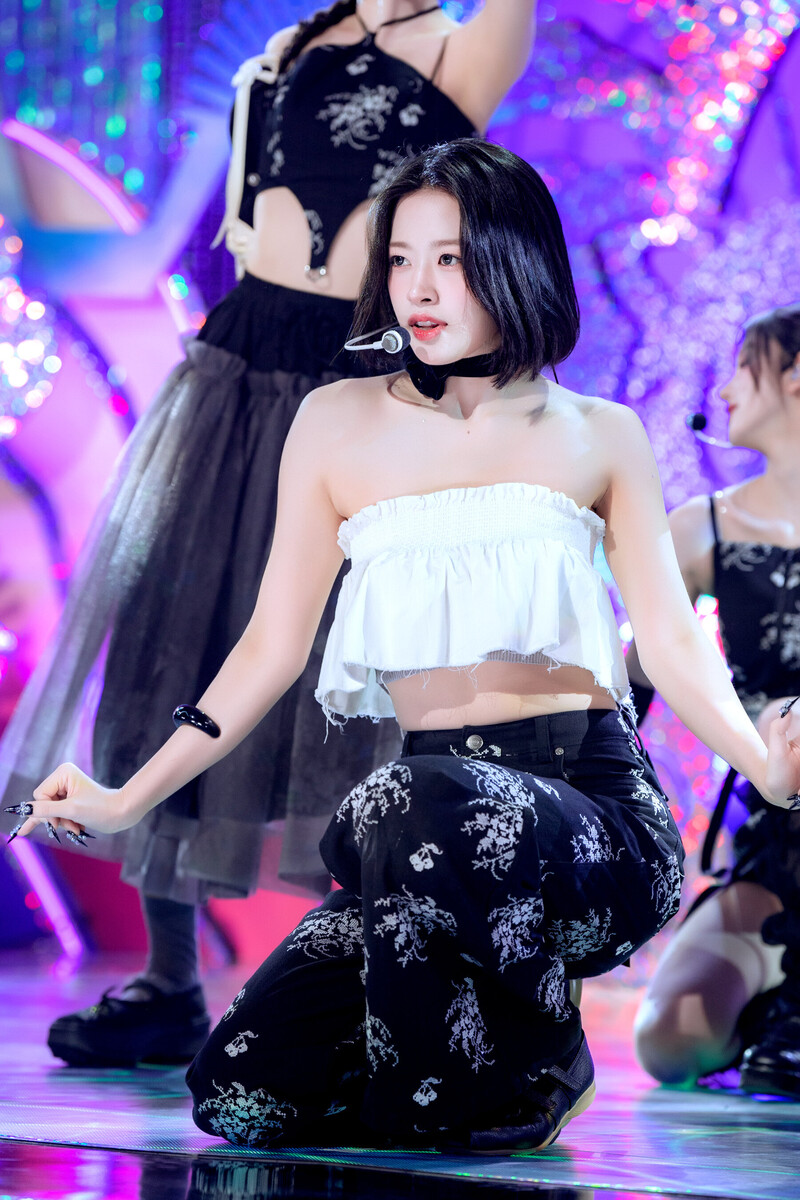 240505 IVE Yujin - 'HEYA' at Inkigayo documents 5