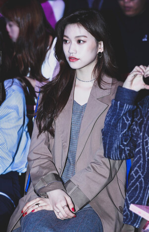 171018 Weki Meki Doyeon at Seoul Fashion Week 'The Studio K'