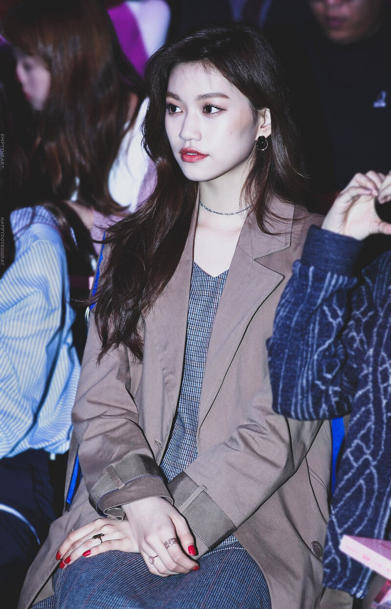 171018 Weki Meki Doyeon at Seoul Fashion Week 'The Studio K' documents 1