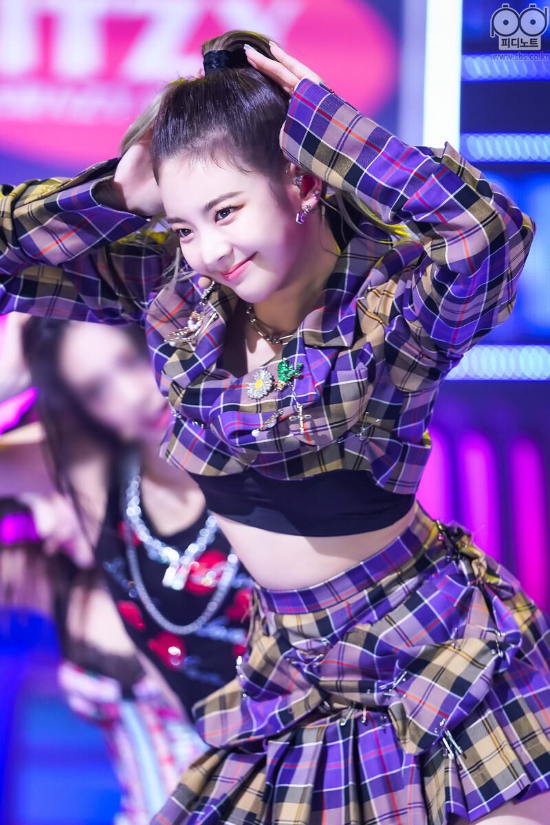 210926 ITZY - 'LOCO' at Inkigayo documents 14