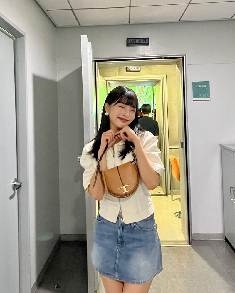 220623 Red Velvet Joy - Instagram Update documents 1