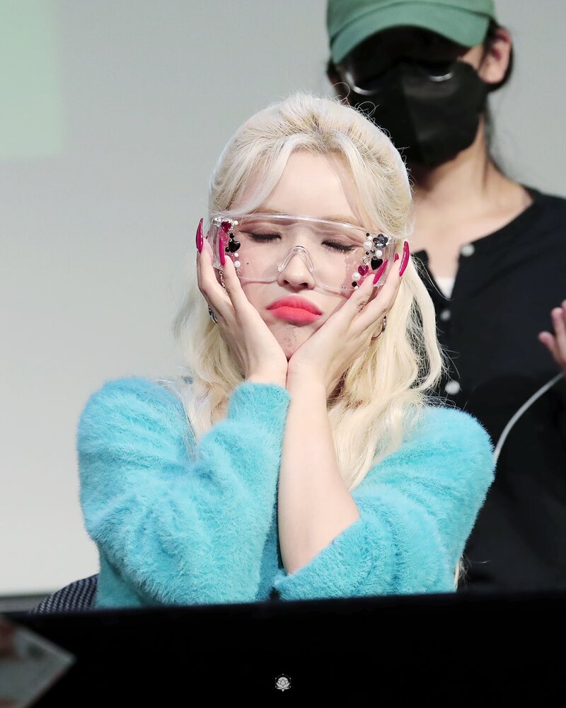 221029 (G)I-DLE Soyeon - Apple Music Fansign documents 2