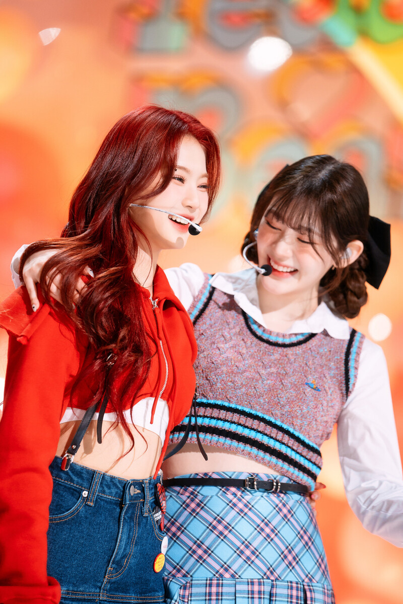 230219 STAYC - 'Teddy Bear' at Inkigayo documents 2