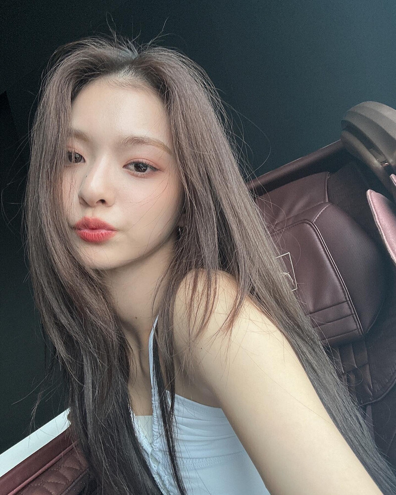 230612 fromis_9 Nagyung Instagram Update documents 1