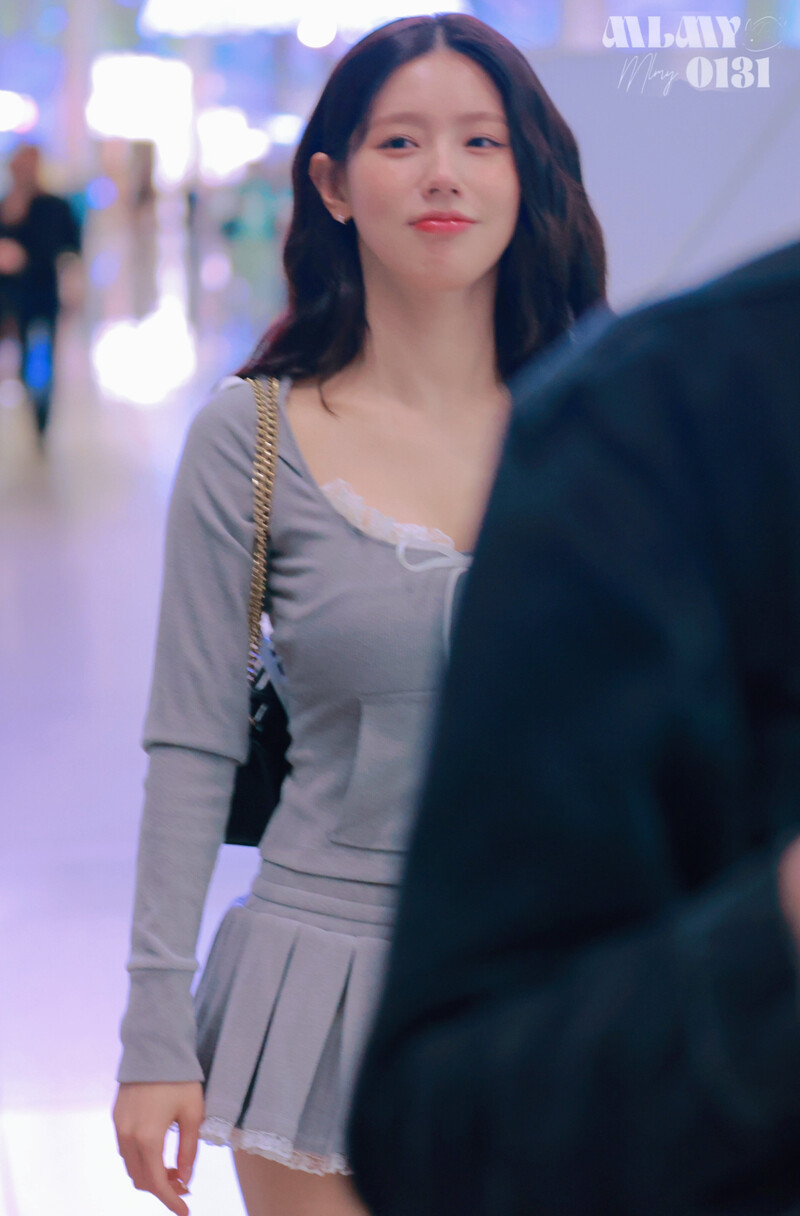 240418 (G)I-DLE Miyeon - ICN Airport documents 5