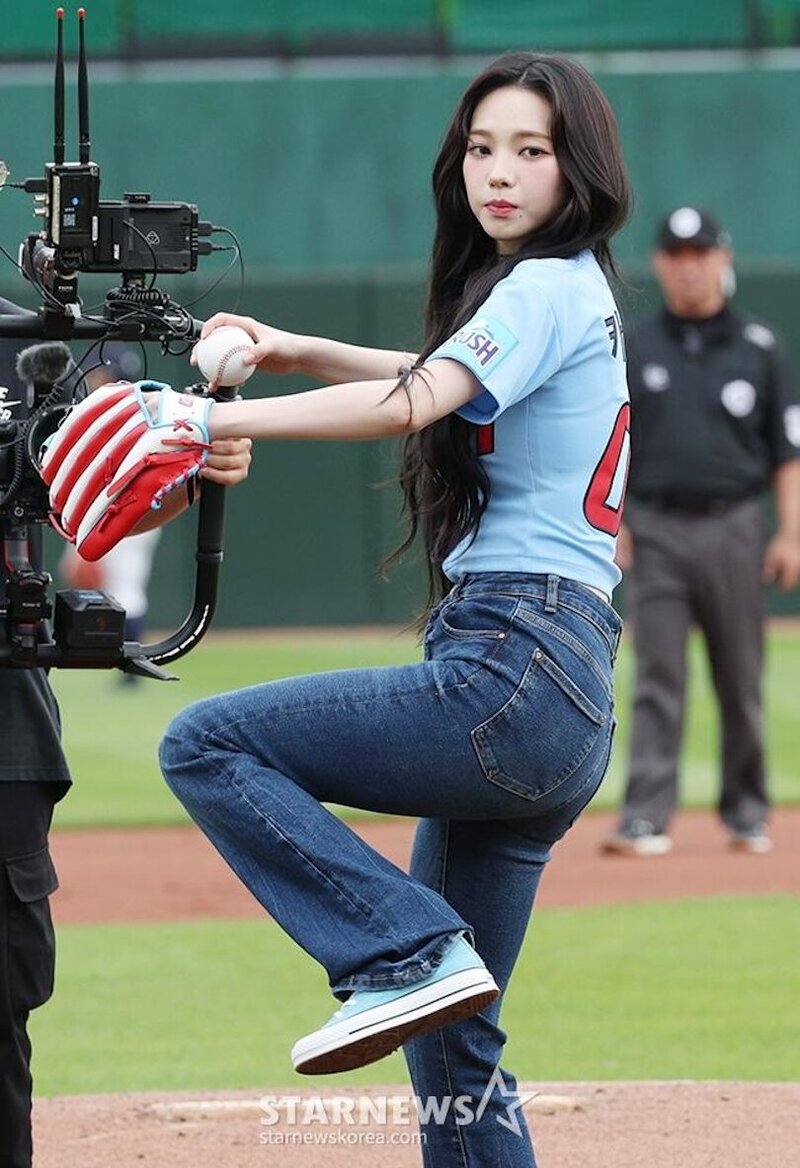 240609 - KARINA First Pitch for Lotte Giants at Sajik Stadium in Busan documents 4