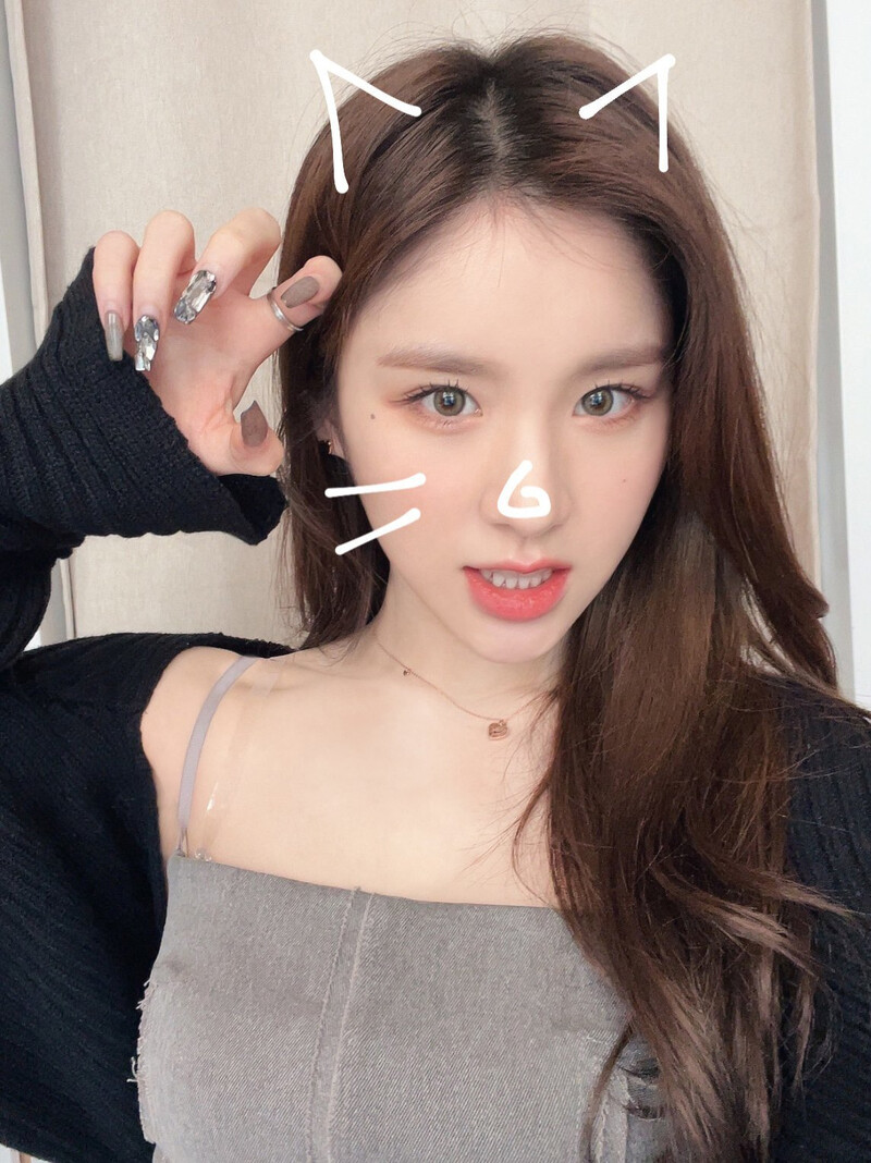 220323 LOONA Twitter Update - Heejin documents 5