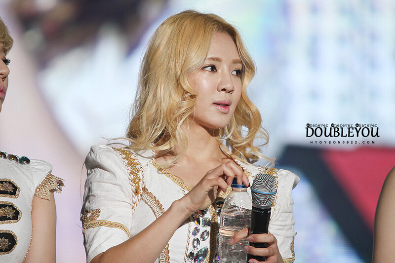 121007 Girls' Generation Hyoyeon at Gangnam Festival documents 18