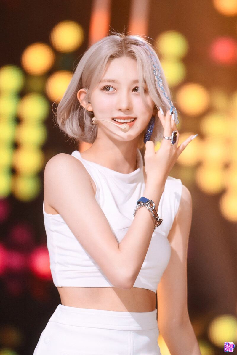 220904 IVE Gaeul - 'After LIKE' at Inkigayo documents 2