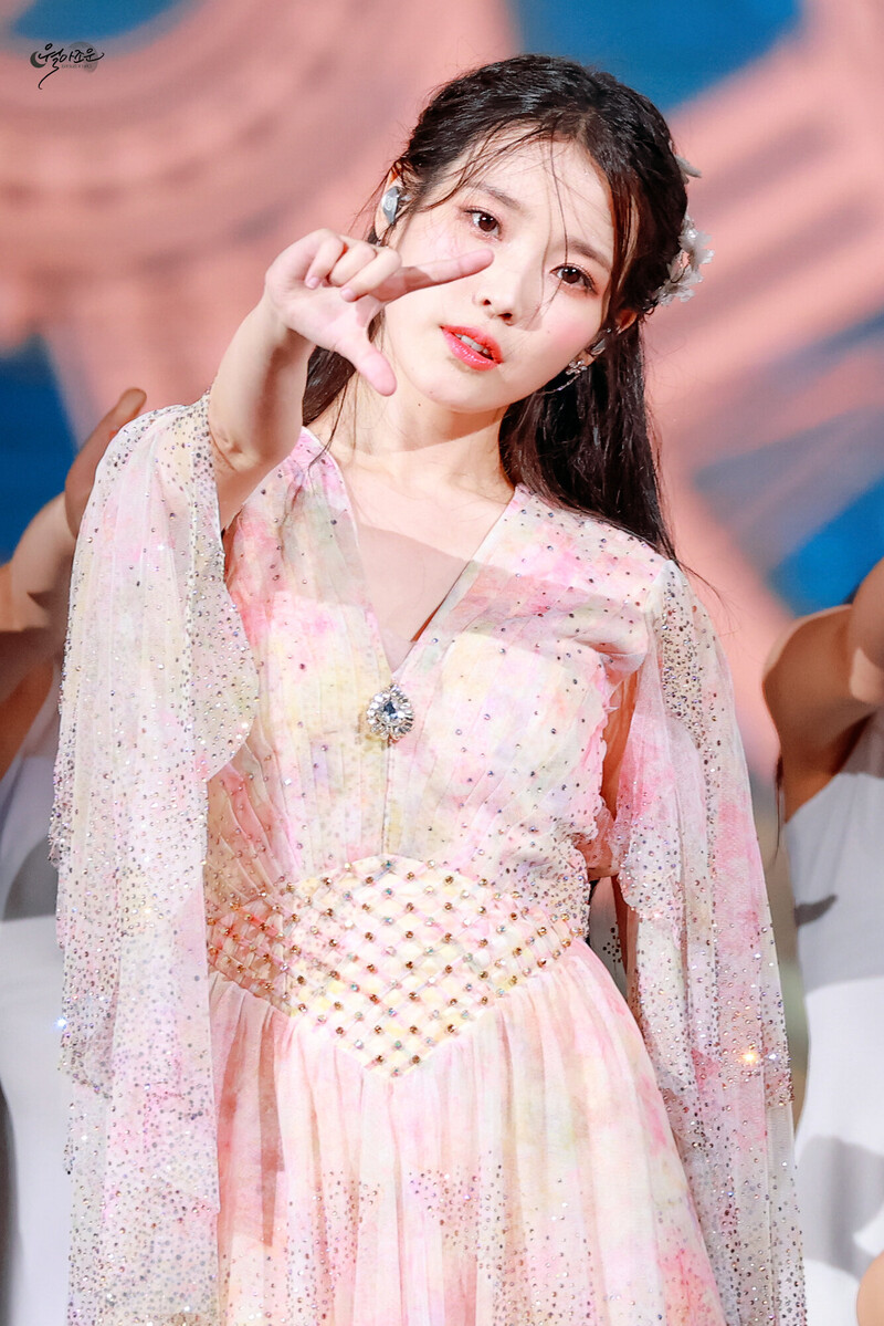 220918 IU - 'The Golden Hour' Concert documents 5