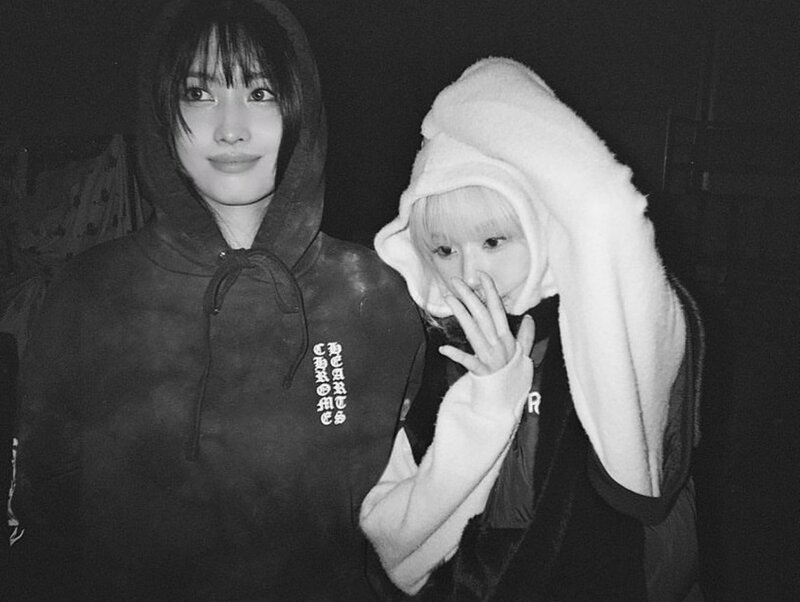 221222 TWICE MOMO Instagram Update with Chaeyoung | kpopping