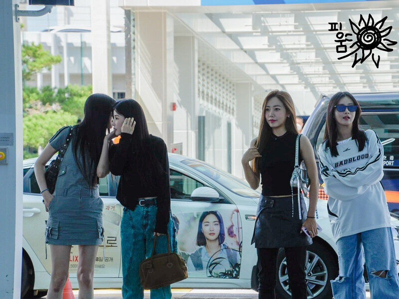 230908 APINK at Incheon international airport documents 1