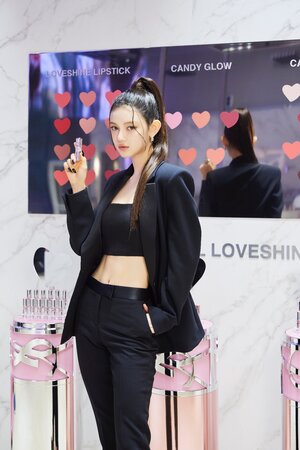 240424 NewJeans Danielle - YSL Beauty Pop Up Event in Seoul