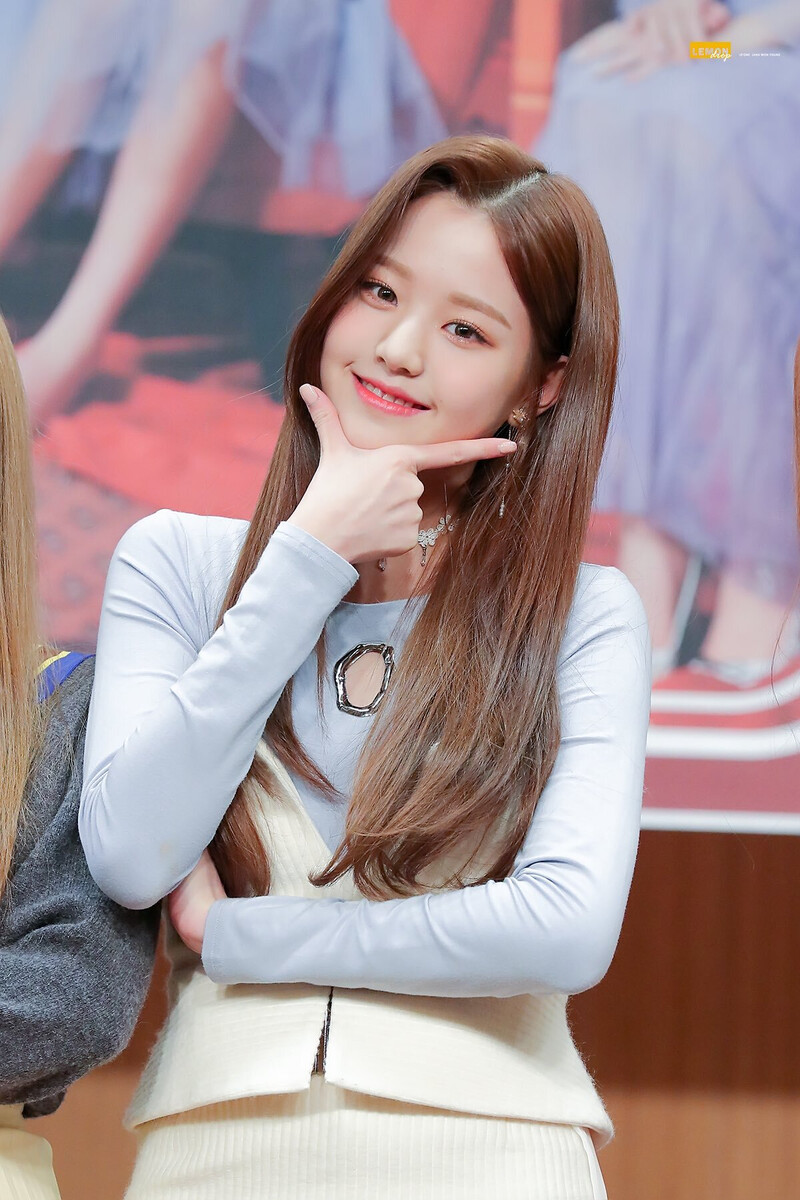 181117 IZ*ONE Wonyoung at Fansign documents 5