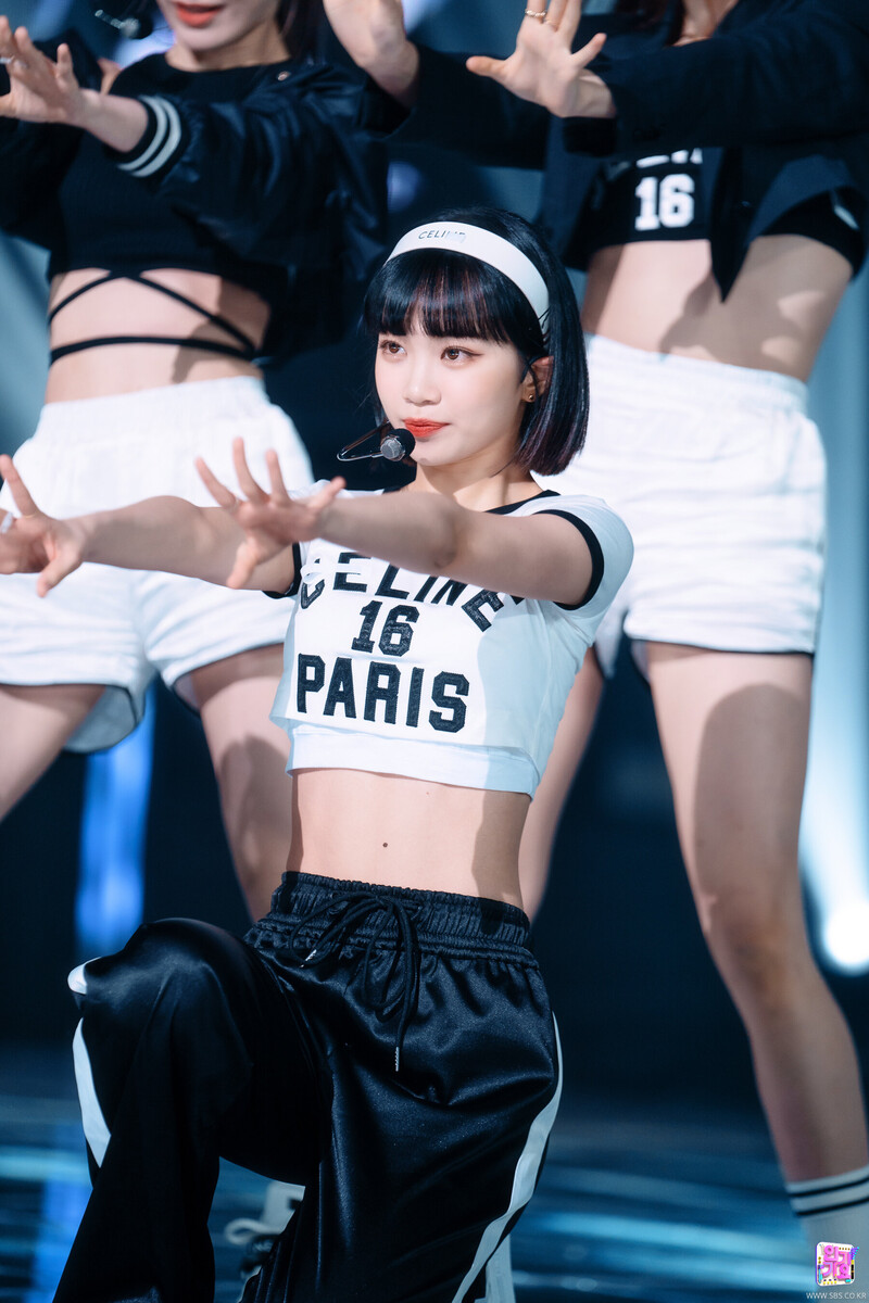 220529 LE SSERAFIM Chaewon - 'FEARLESS' at Inkigayo documents 5