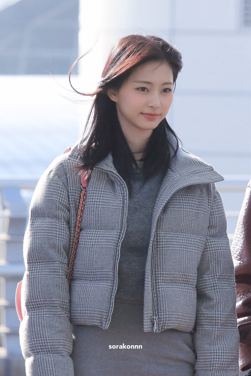 231226 TWICE Tzuyu - ICN Airport documents 2