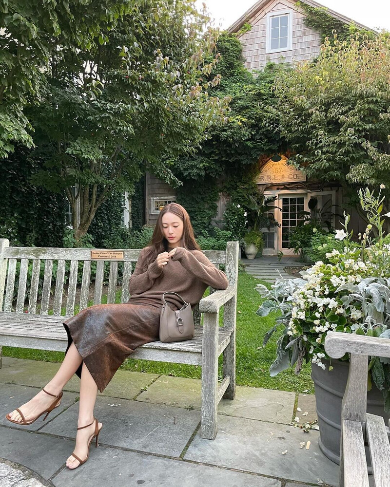 240904 vousmevoyez Instagram Update - KRYSTAL JUNG documents 4