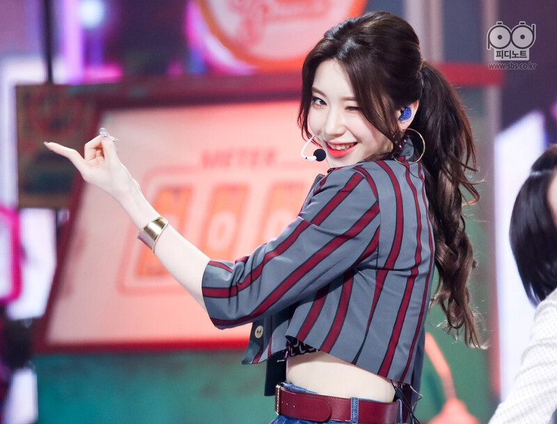 210523 Rocket Punch - 'Ring Ring' at Inkigayo documents 9