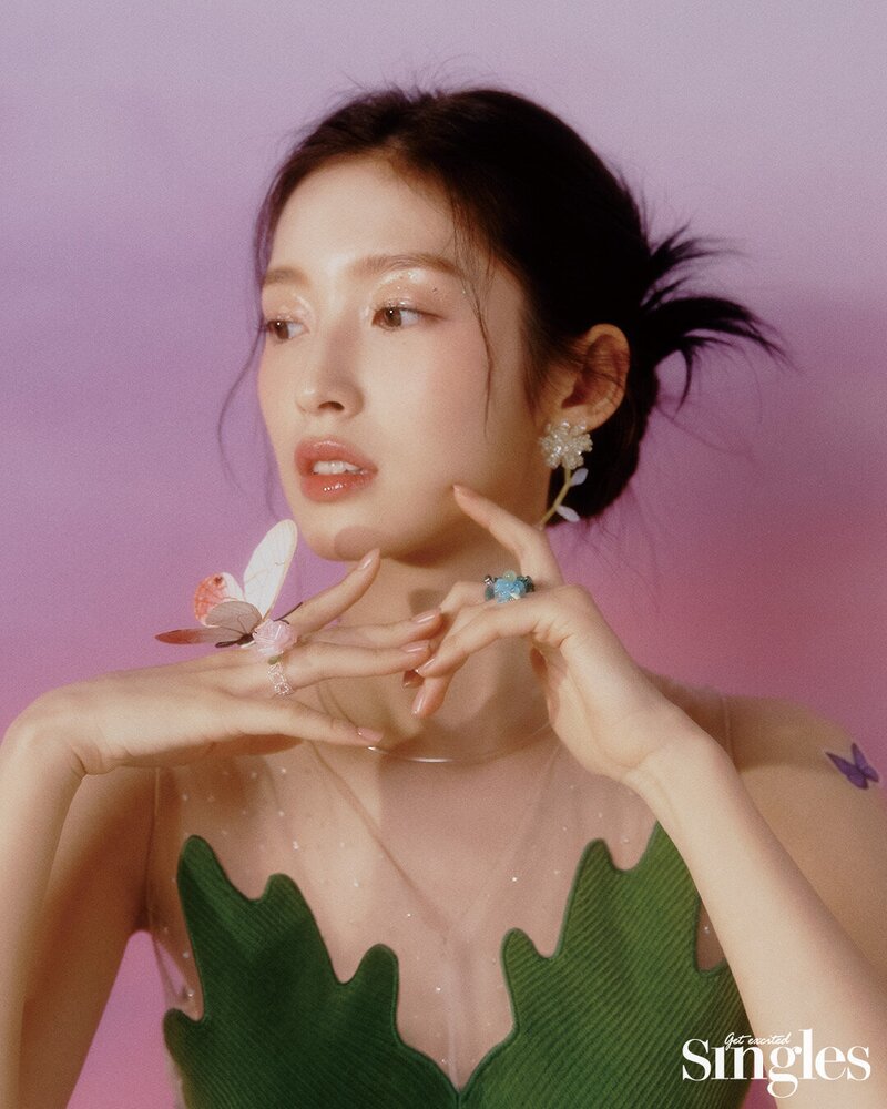 OH MY GIRL Arin for Singles Magazine February 2023 Issue documents 2