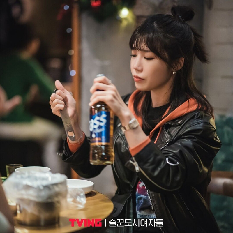 TVING drama "Work Later, Drink Now" still cuts starring EUNJI of APINK documents 9