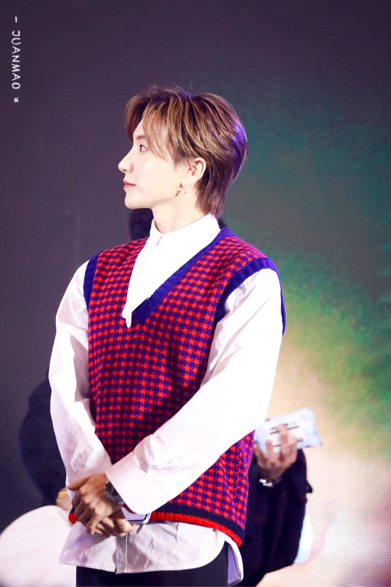 200105 Super Junior Leeteuk at 'Timeslip' Chengdu Fansign documents 2