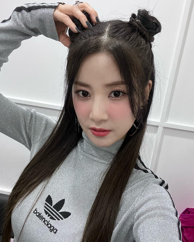 230407 Apink Chorong Instagram Update documents 1