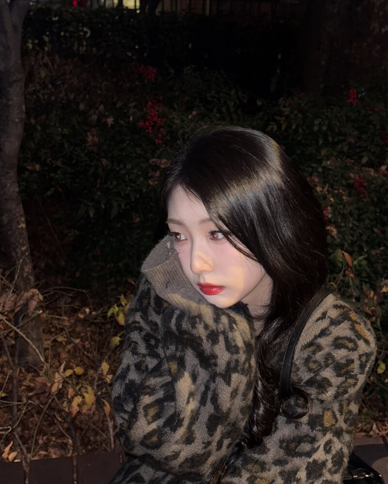 241212 - YeoJin Instagram Update documents 4