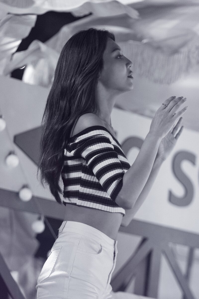 Girls' Generation Sooyoung - 'FOREVER 1' at Inkigayo documents 30
