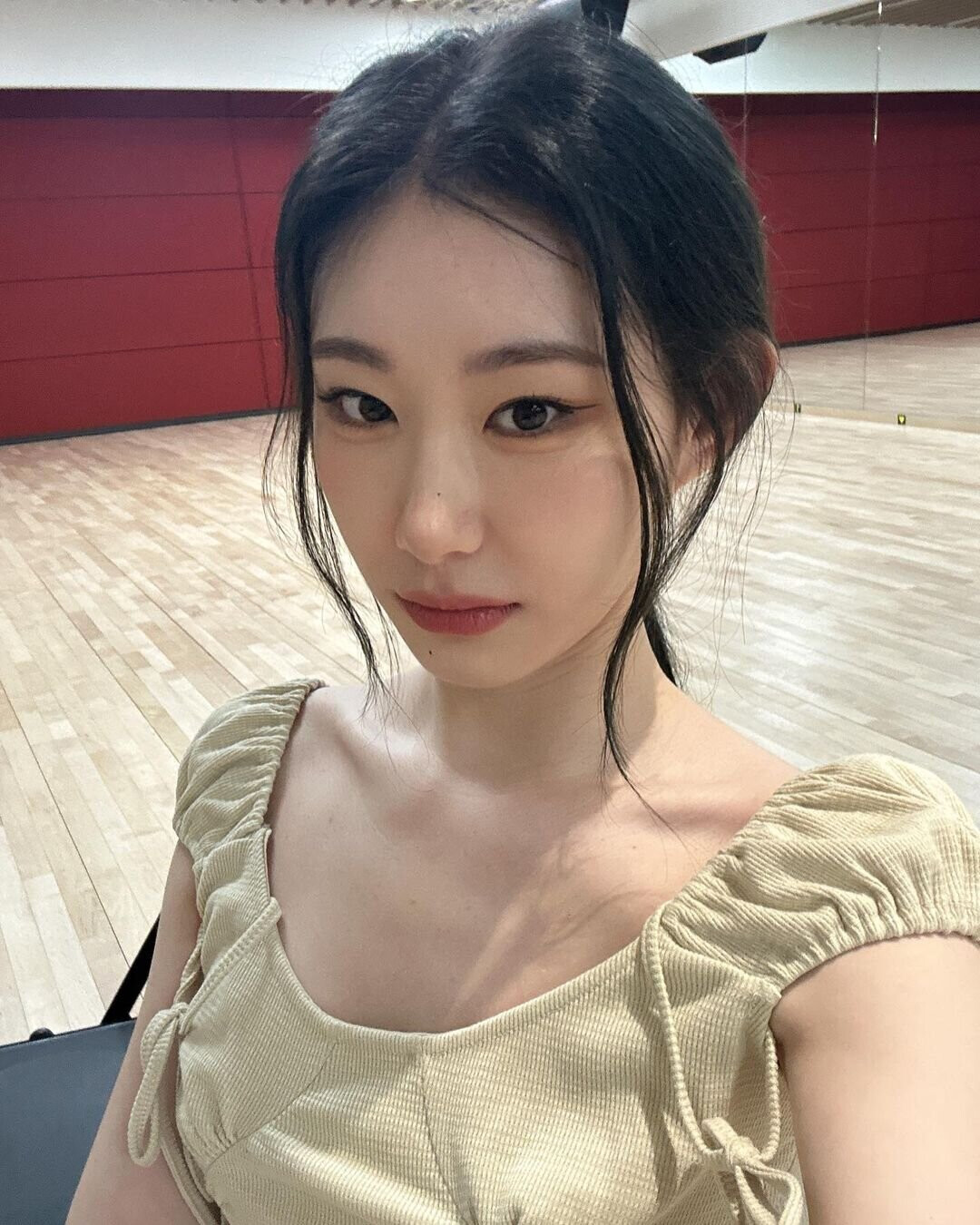 230628 ITZY Instagram Update - Chaeryeong | kpopping