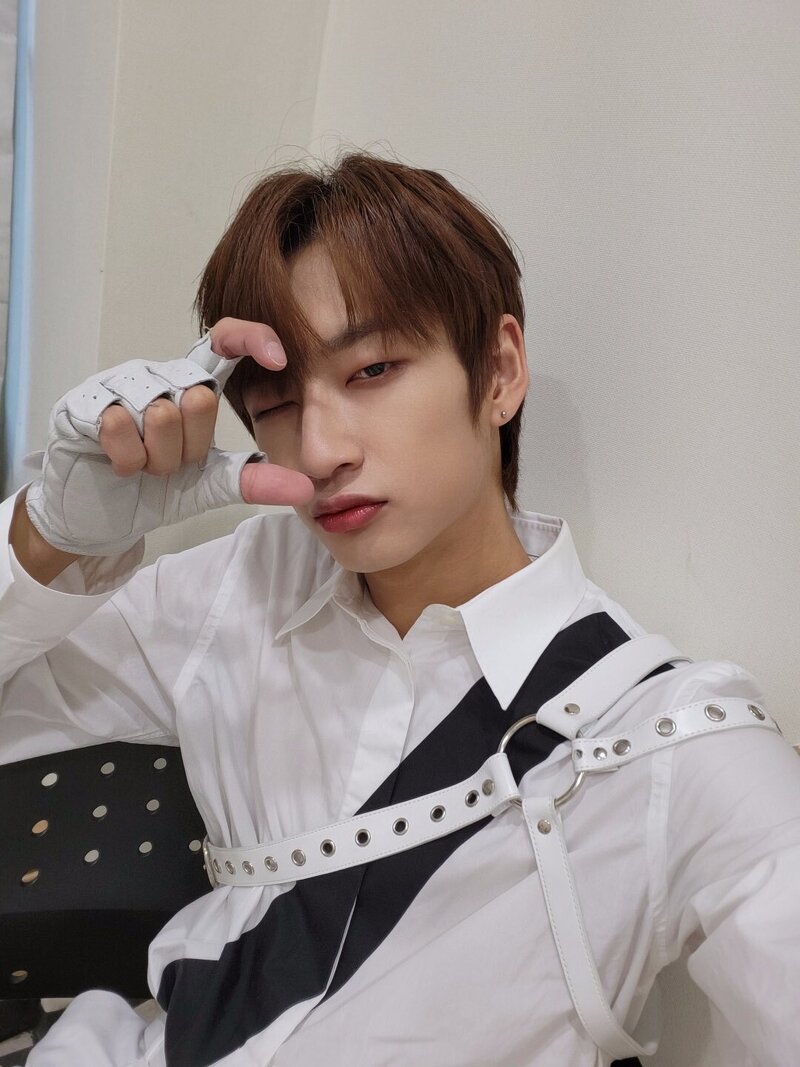 220730 OMEGA X Twitter Update - Taedong documents 2