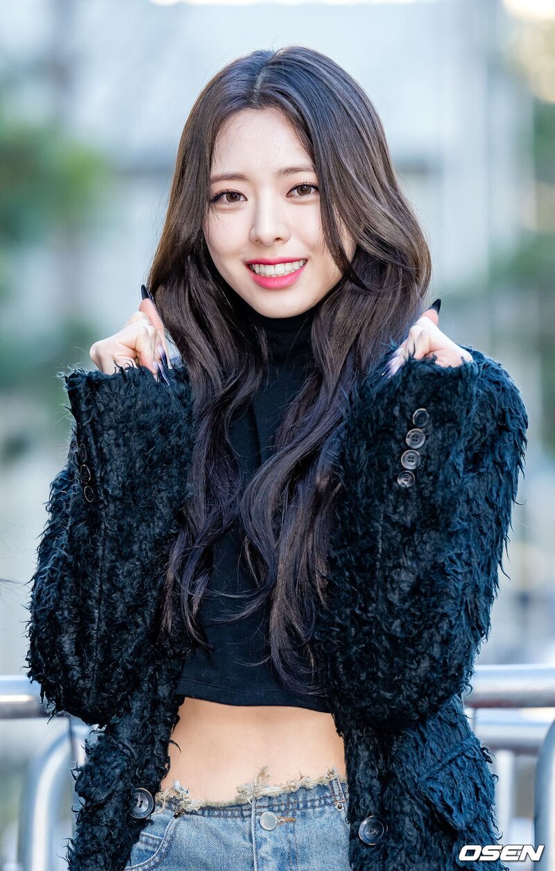 221202 ITZY Yuna - Music Bank Commute documents 1