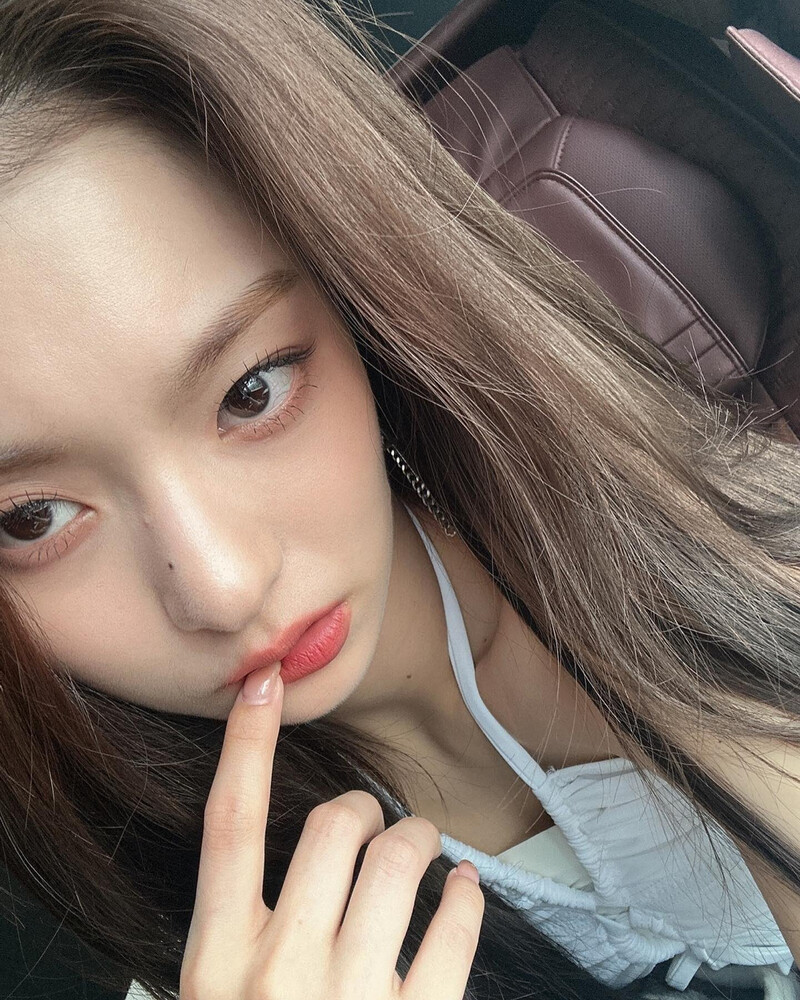 230612 fromis_9 Nagyung Instagram Update documents 4