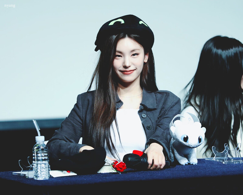 230131 ITZY Yeji - WithMuu Fansign documents 17