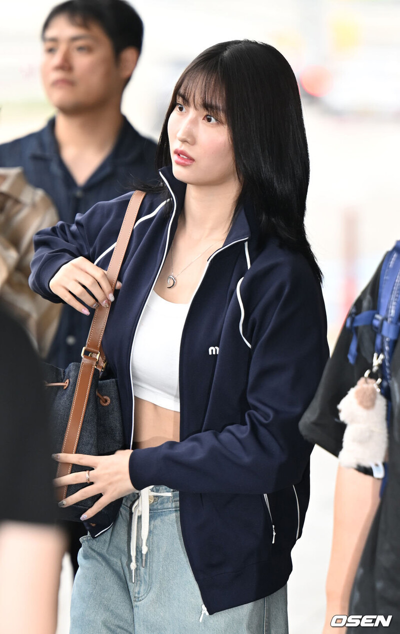 240712 TWICE Momo at Gimpo International Airport documents 3