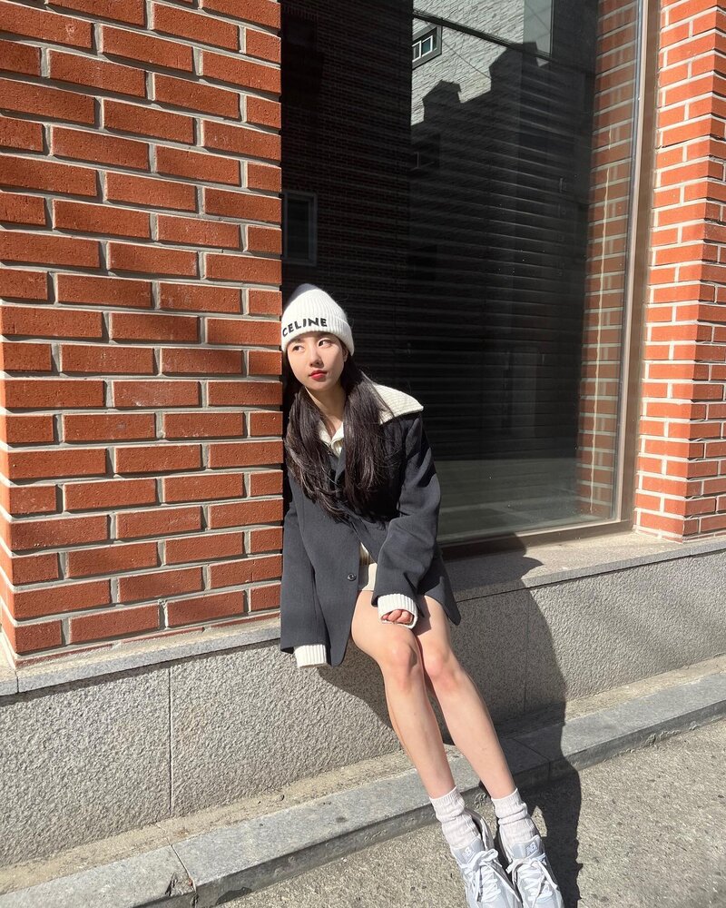 220306 Kwon Eunbi Instagram Update documents 4