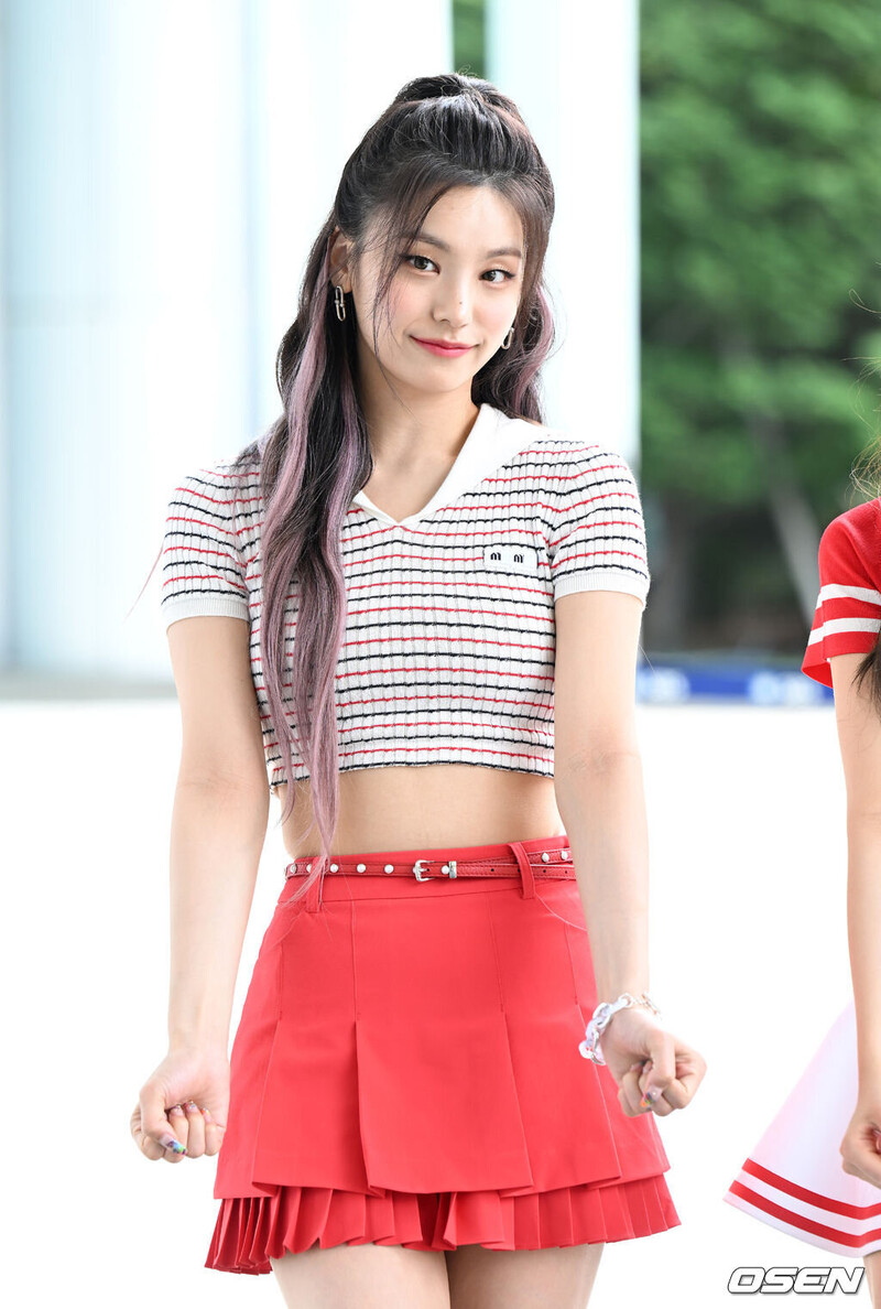 220728 ITZY Yeji - 'Cultwo Show' Commute documents 7