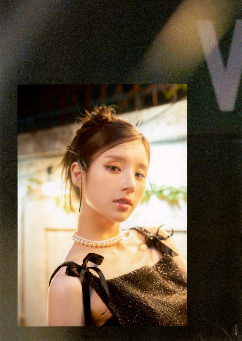 HEEJIN -  1st Mini Album "K" [SCANS] documents 2