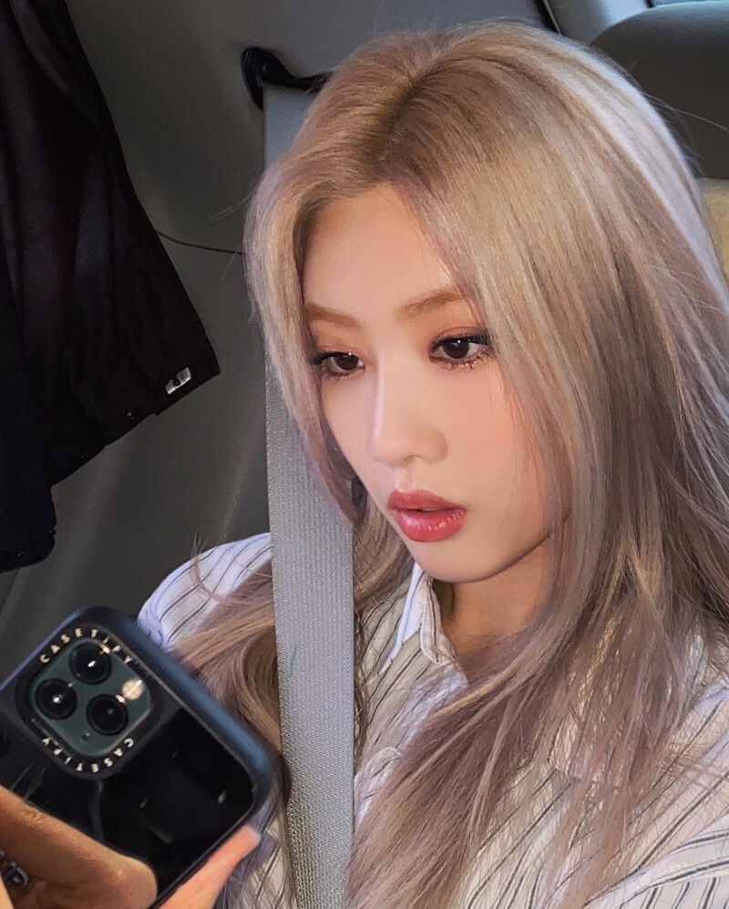 210912 LOONA Twitter Update - Kim Lip | kpopping