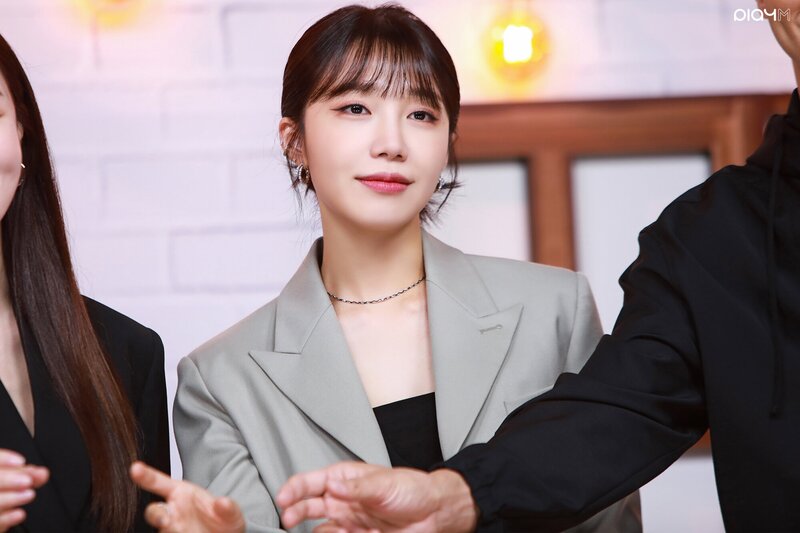 211026 IST Naver post - Apink EUNJI 'Work later, Drink now' drama Production Presentation behind documents 6