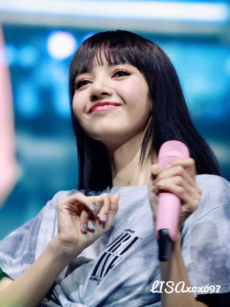 221130 BLACKPINK Lisa - 'BORN PINK' Concert in London Day 1 documents 18