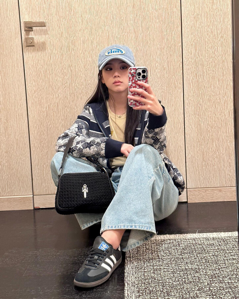 230204 BLACKPINK Jisoo Instagram Update documents 1