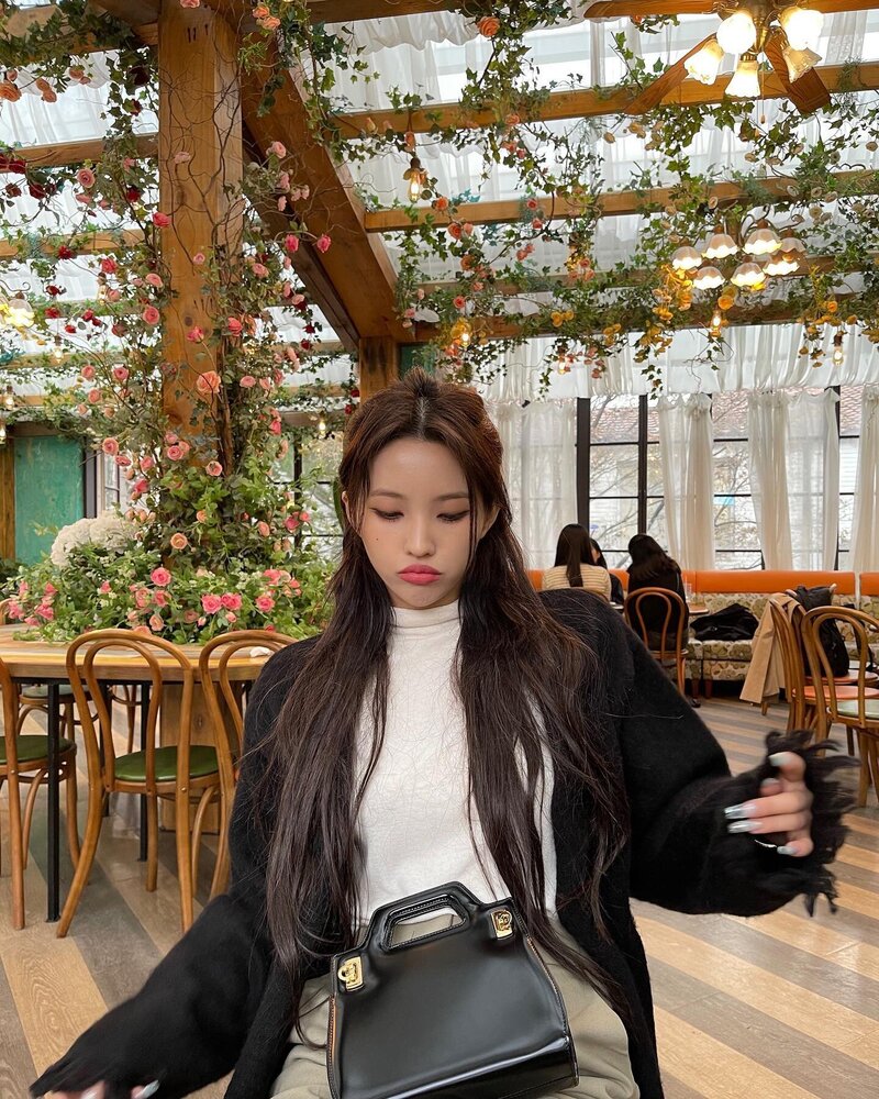230324 (G)I-DLE Soyeon Instagram Update documents 5