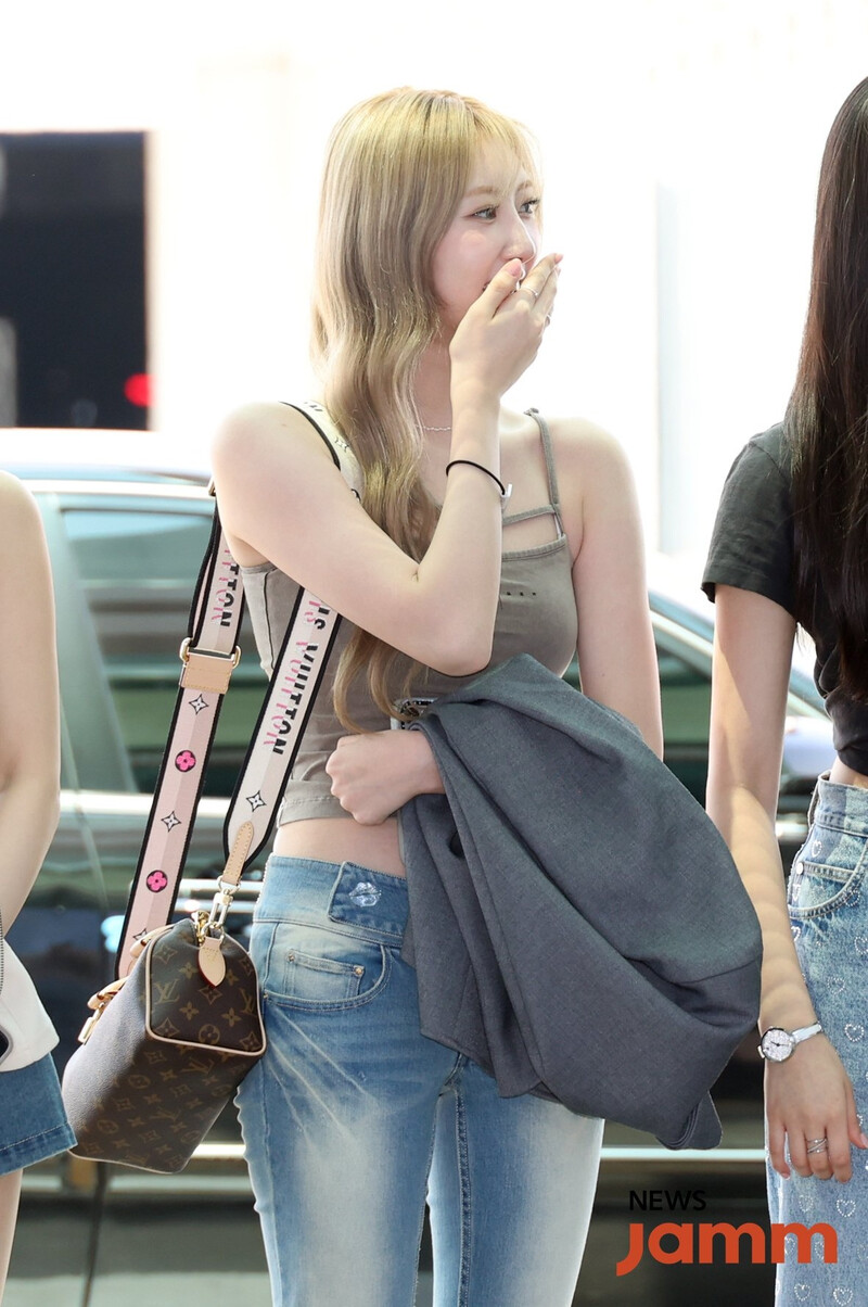 240606 BABYMONSTER Rami at Incheon International Airport documents 1