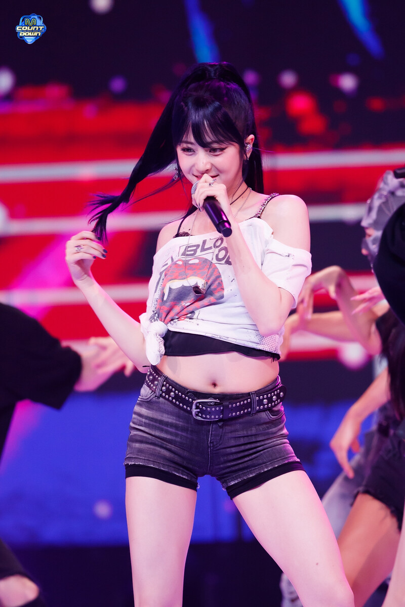 240905 LE SSERAFIM Yunjin - '1-800-hot-n-fun' at M COUNTDOWN documents 4